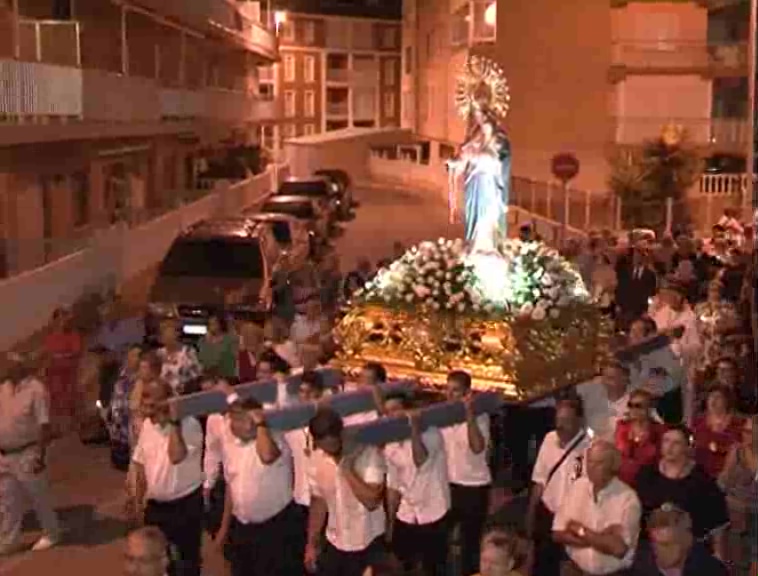 Procesión en honor a la Vírgen del Rosario de La Mata